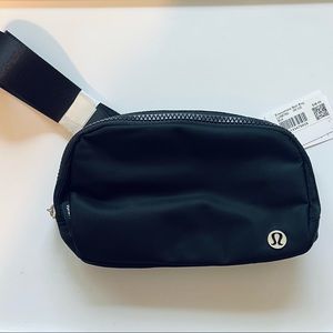 NWT Lululemon Everywhere Belt Bag